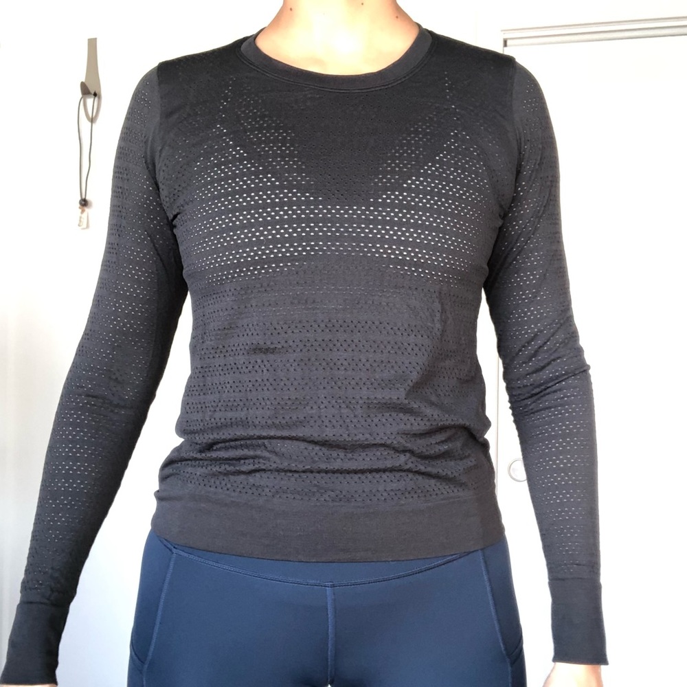 Lululemon swiftly relaxed fit long sleeve shirt, mesh fabric, black size 4